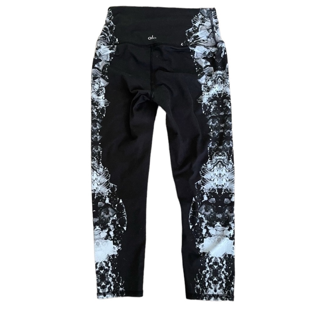 Alo Yoga High Waisted Floral Capri Leggings